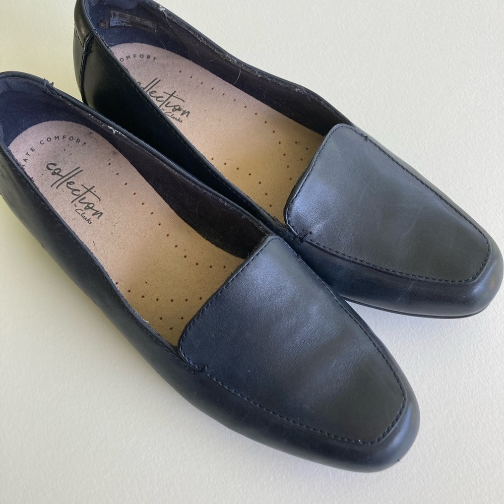 Navy Blue Clark’s leather loafers size 7 1/2